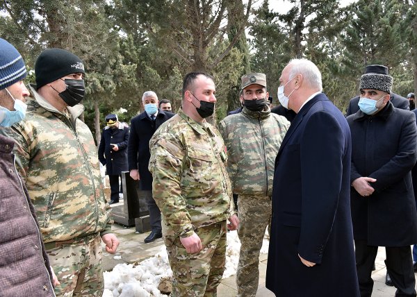 Sumqayıtda Xocalı soyqırımı qurbanlarının xatirəsi anılıb - FOTOLAR