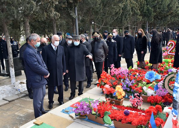 Sumqayıtda Xocalı soyqırımı qurbanlarının xatirəsi anılıb - FOTOLAR