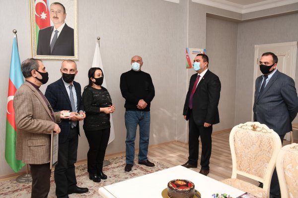 Deputat Sumqayıt teatrının kollektivi ilə görüşüb - FOTOLAR