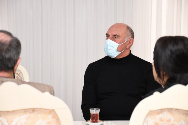 Deputat Sumqayıt teatrının kollektivi ilə görüşüb - FOTOLAR