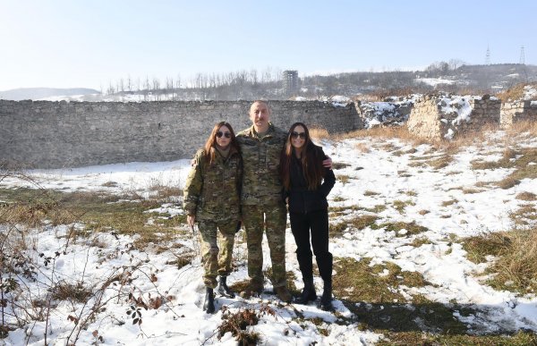 Prezidentlə ailəsinin Şuşa səfərindən FOTOLAR