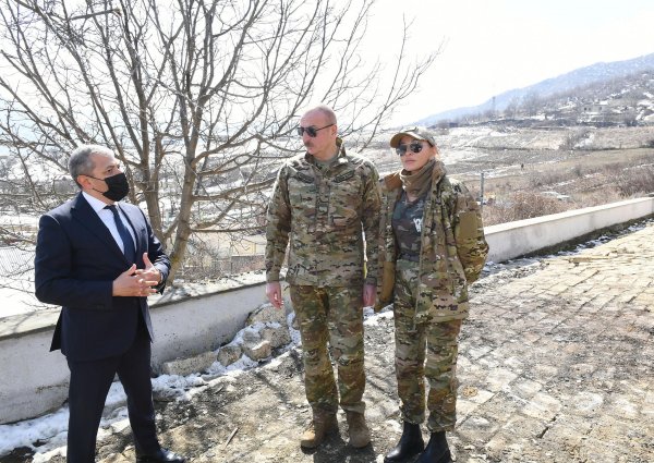 Prezidentlə ailəsinin Şuşa səfərindən FOTOLAR