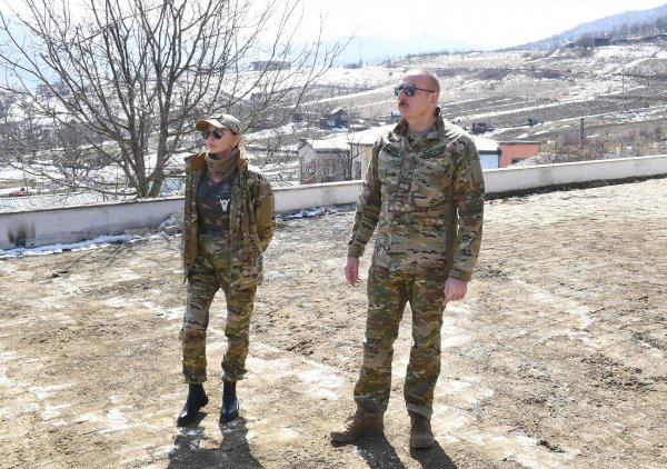 Prezidentlə ailəsinin Şuşa səfərindən FOTOLAR