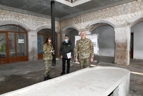 Prezidentlə ailəsinin Şuşa səfərindən FOTOLAR
