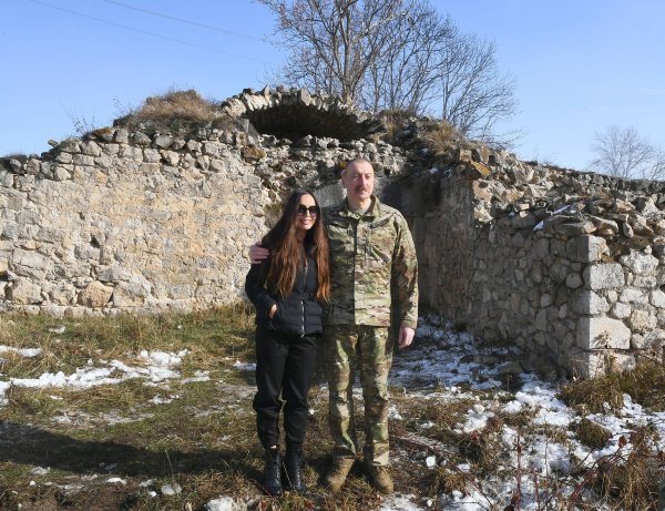 Prezidentlə ailəsinin Şuşa səfərindən FOTOLAR