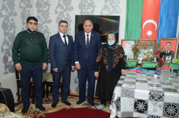 Qubadlı icra hakimiyyəti şəhid ailələrinə bayram sovqatı payladı - FOTOLAR