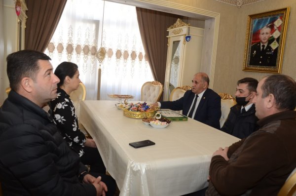 Qubadlı icra hakimiyyəti şəhid ailələrinə bayram sovqatı payladı - FOTOLAR