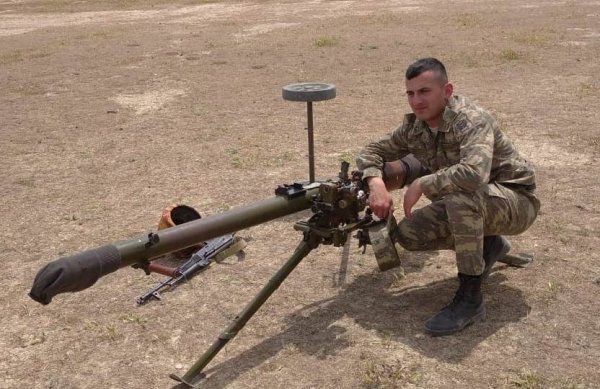 Oğlunun şəhid olduğu torpağa gedən ANA: “Orada rahat oluram” - FOTOLAR