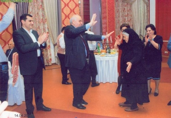 Sumqayıtda ömrünü qurub-yaratmağa həsr edən tanınmış inşaatçı: taleyi üzünə gülən adam - VİDEO (FOTOLAR)