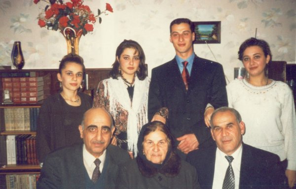Sumqayıtda ömrünü qurub-yaratmağa həsr edən tanınmış inşaatçı: taleyi üzünə gülən adam - VİDEO (FOTOLAR)