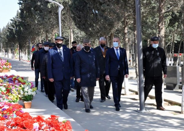 Sumqayıtda şəhidlərin xatirəsi anılıb – FOTOLAR
