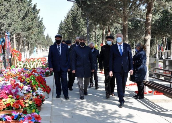 Sumqayıtda şəhidlərin xatirəsi anılıb – FOTOLAR