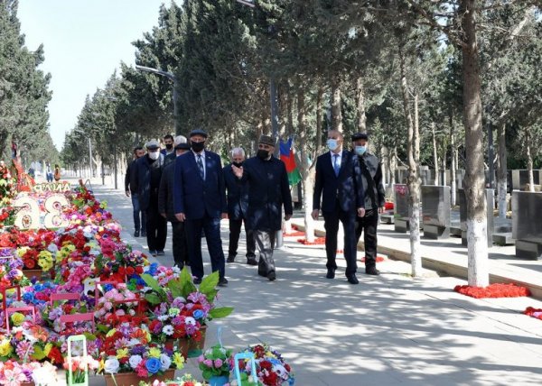 Sumqayıtda şəhidlərin xatirəsi anılıb – FOTOLAR