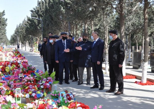Sumqayıtda şəhidlərin xatirəsi anılıb – FOTOLAR