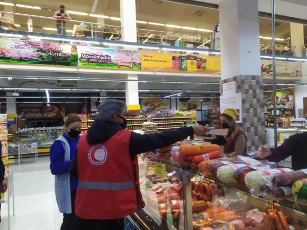 Sumqayıtda tibbi maska, spirt və dezinfeksiyaedici maye paylanılıb -  FOTOLAR