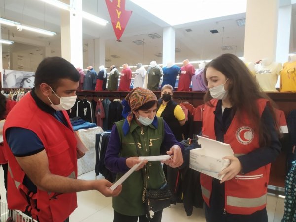 Sumqayıtda tibbi maska, spirt və dezinfeksiyaedici maye paylanılıb -  FOTOLAR