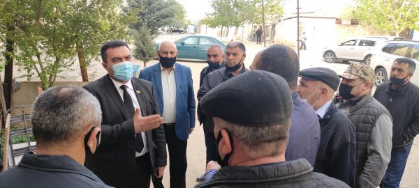 Müşfiq Məmmədli Hacı Zeynalabdin qəsəbəsində seçicilərin problemləri ilə maraqlanıb - FOTOLAR