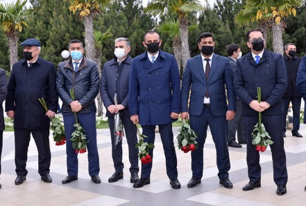 Sumqayıtda ulu öndər Heydər Əliyevin xatirəsi anılıb – FOTOLAR