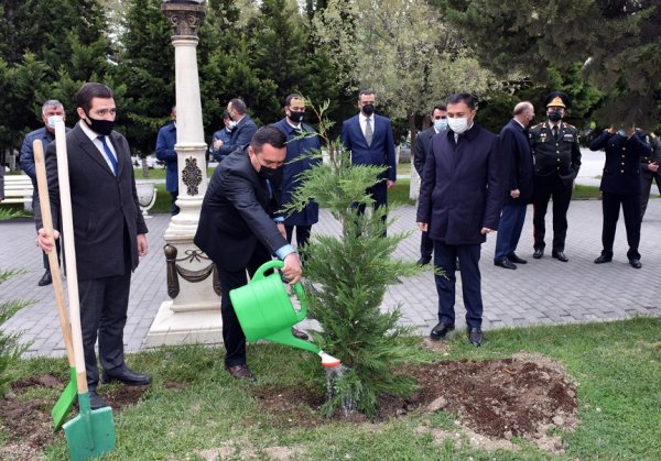 Sumqayıtda ulu öndər Heydər Əliyevin xatirəsi anılıb – FOTOLAR