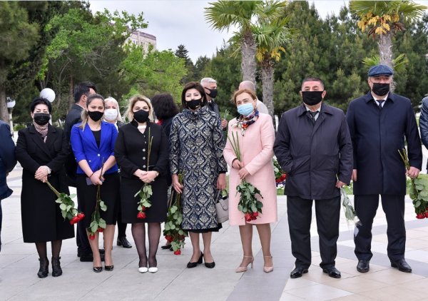 Sumqayıtda ulu öndər Heydər Əliyevin xatirəsi anılıb – FOTOLAR
