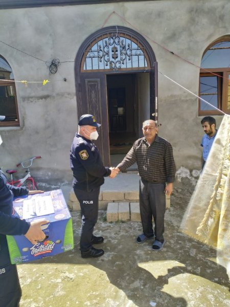Sumqayıt polisi şəhid ailələrinə bayram sovqatları paylayıb -FOTOLAR