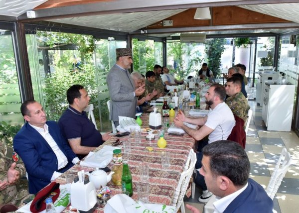 Sumqayıtda qazilər üçün bayram süfrəsi təşkil edilib -FOTOLAR