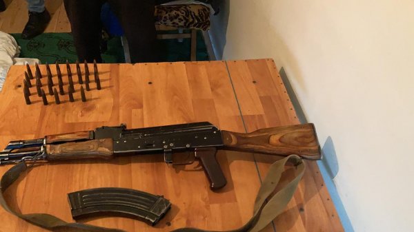Ağsu sakinindən “Kalaşnikov” avtomatı götürülüb -FOTO