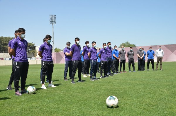 Zakir Fərəcov “Sumqayıt” FK-nın futbolçuları ilə görüşüb, hədiyyələr verdi - FOTOLAR Zakir Fərəcov “Sumqayıt” FK-nın futbolçuları ilə görüşüb, hədiyyələr verdi - FOTOLAR