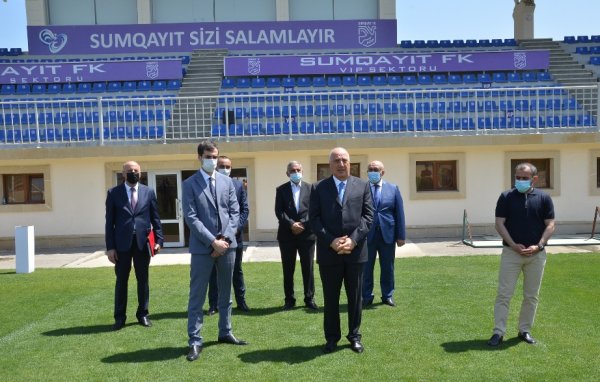 Zakir Fərəcov “Sumqayıt” FK-nın futbolçuları ilə görüşüb, hədiyyələr verdi - FOTOLAR Zakir Fərəcov “Sumqayıt” FK-nın futbolçuları ilə görüşüb, hədiyyələr verdi - FOTOLAR