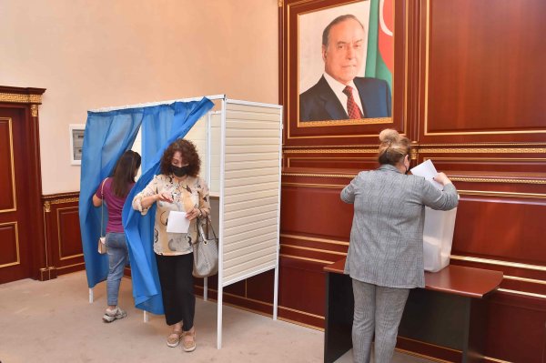 "Azərsu" yanında İctimai Şuraya üzvlüklə bağlı təkrar seçkilər keçirilib - FOTOLAR