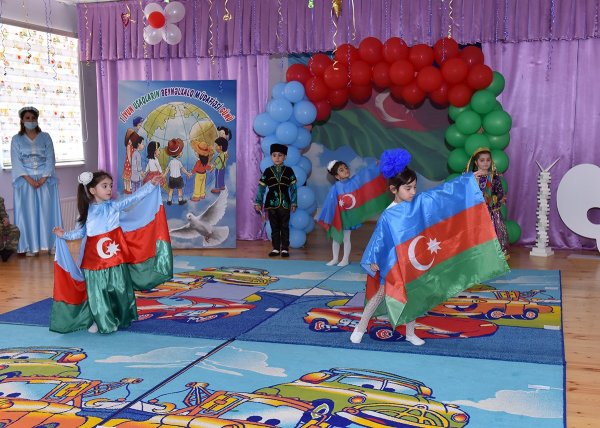 Zakir Fərəcov uşaqları təbrik etdi - FOTOLAR