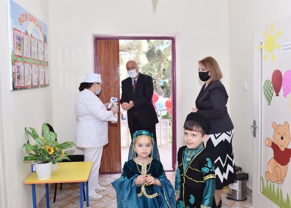 Zakir Fərəcov uşaqları təbrik etdi - FOTOLAR