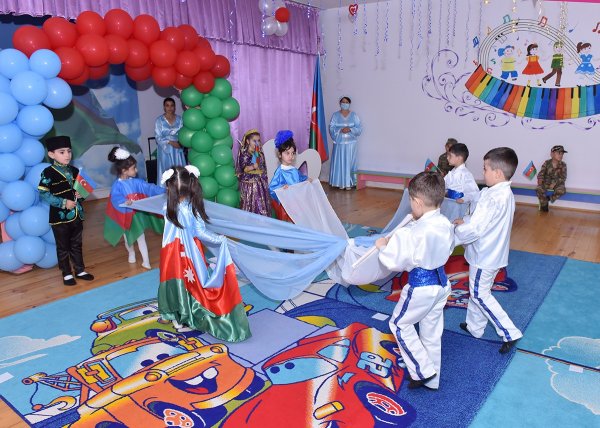 Zakir Fərəcov uşaqları təbrik etdi - FOTOLAR