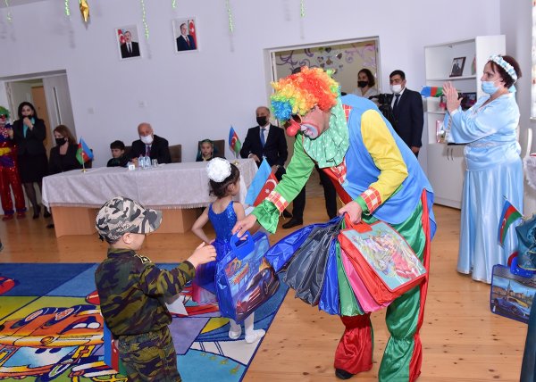 Zakir Fərəcov uşaqları təbrik etdi - FOTOLAR