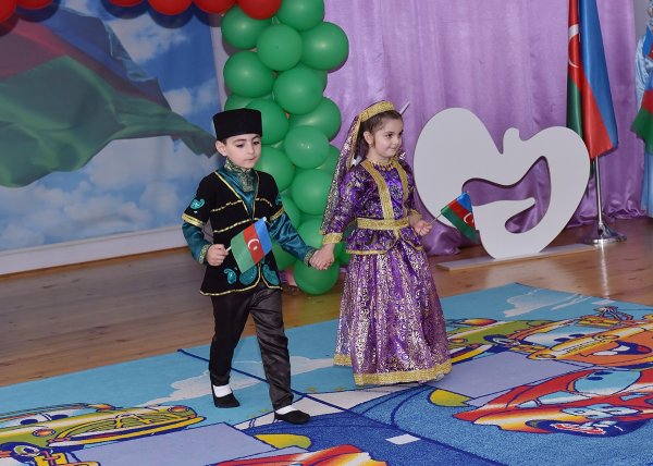 Zakir Fərəcov uşaqları təbrik etdi - FOTOLAR