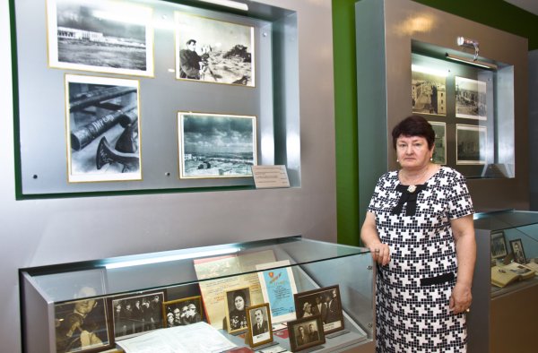 Sumqayıtda 49 il direktor işləyən Olya İslamova... - ÖMÜR YOLU (FOTOLAR)