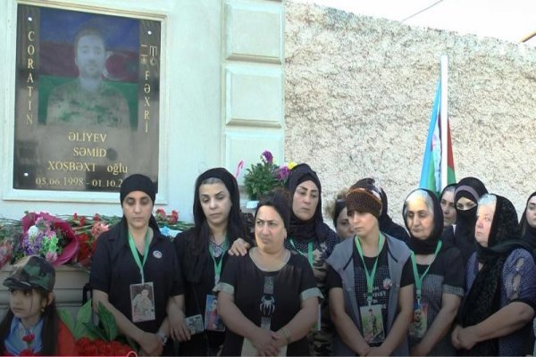  Sumqayıtda Vətən müharibəsi şəhidi Səmid Əliyevin xatirə lövhəsi açılıb - FOTO 
