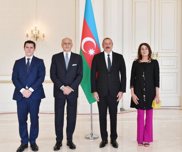 Prezident yeni səfirlərin etimadnamələrini qəbul edib - FOTO