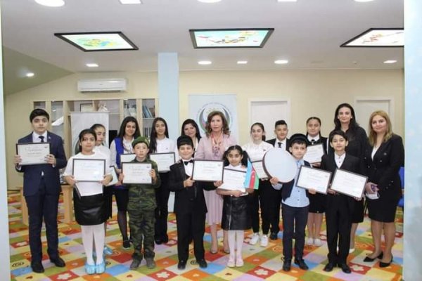 Bahar Muradova Sumqayıt Regional Mədəniyyət İdarəsinə tabeli müəssisənin şagirdləri ilə görüş keçirib