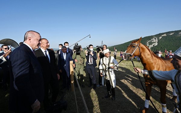 Ərdoğana hədiyyə edilən “Zəfər”in FOTOLARI Ərdoğana hədiyyə edilən “Zəfər”in FOTOLARI