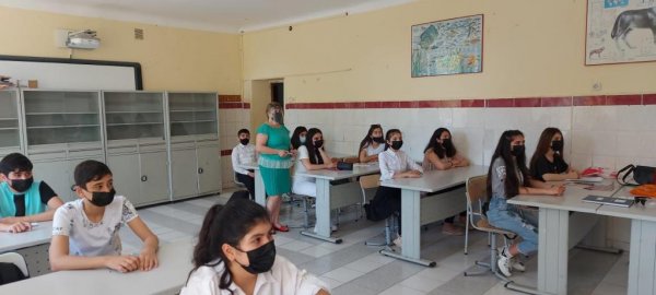 Sumqayıt məktəblərində  “Yay məktəbi” nə start verildi: açıq havada dərs keçdilər - FOTOLAR