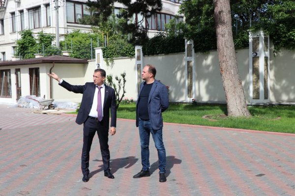 Qüdsi Osmanov Kişineu şəhərinin meri İon Çebanla görüşüb - FOTO Qüdsi Osmanov Kişineu şəhərinin meri İon Çebanla görüşüb - FOTO