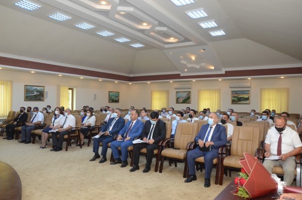 Malik İsaqov icra hakimiyyətinin bir qrup işçisini təltif etdi - FOTO Malik İsaqov icra hakimiyyətinin bir qrup işçisini təltif etdi - FOTO