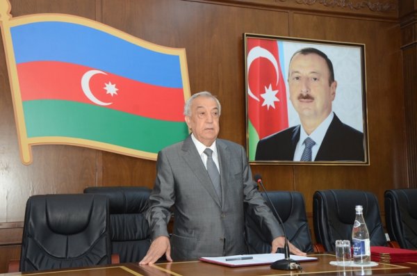 Malik İsaqov icra hakimiyyətinin bir qrup işçisini təltif etdi - FOTO Malik İsaqov icra hakimiyyətinin bir qrup işçisini təltif etdi - FOTO