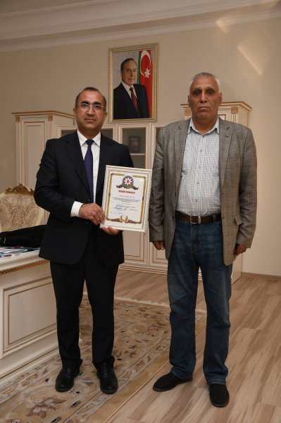 General YAP Sumqayıt şəhər təşkilatının sədrini təltif etdi - FOTO General YAP Sumqayıt şəhər təşkilatının sədrini təltif etdi - FOTO