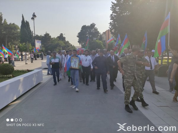 Laçında yol qəzasında həlak olan hərbçilər Sumqayıtda dəfn olunub - FOTO Laçında yol qəzasında həlak olan hərbçilər Sumqayıtda dəfn olunub - FOTO