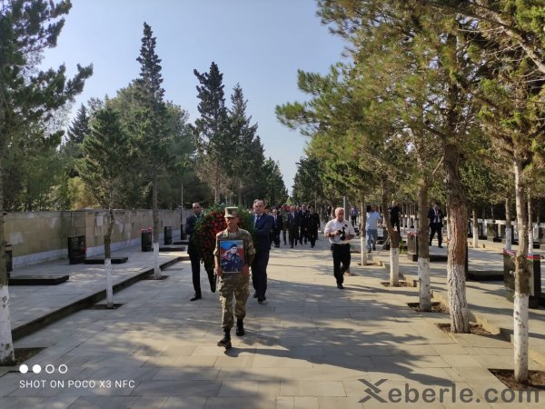 Laçında yol qəzasında həlak olan hərbçilər Sumqayıtda dəfn olunub - FOTO Laçında yol qəzasında həlak olan hərbçilər Sumqayıtda dəfn olunub - FOTO