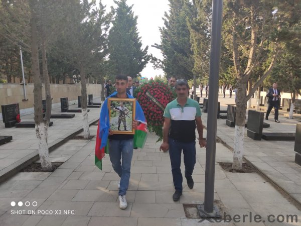 Laçında yol qəzasında həlak olan hərbçilər Sumqayıtda dəfn olunub - FOTO Laçında yol qəzasında həlak olan hərbçilər Sumqayıtda dəfn olunub - FOTO
