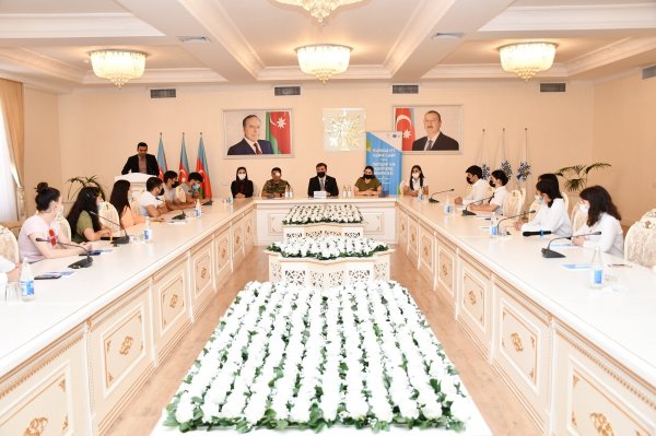 Deputat Emin Hacıyev Sumqayıtda "Uğurunu paylaş"ıb - FOTOLAR