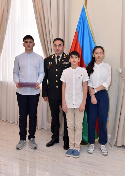 Sumqayıtda Polad Həşimovun və bir neçə hərbi qulluqçunun orden və medalları ailələrinə təqdim olundu - FOTOLAR